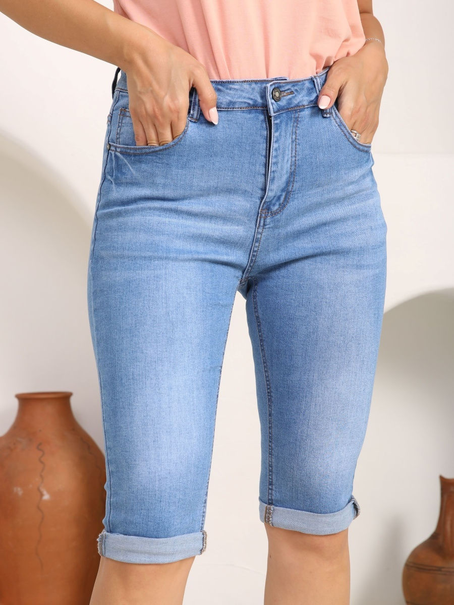 Модные джинсовые бриджи женские