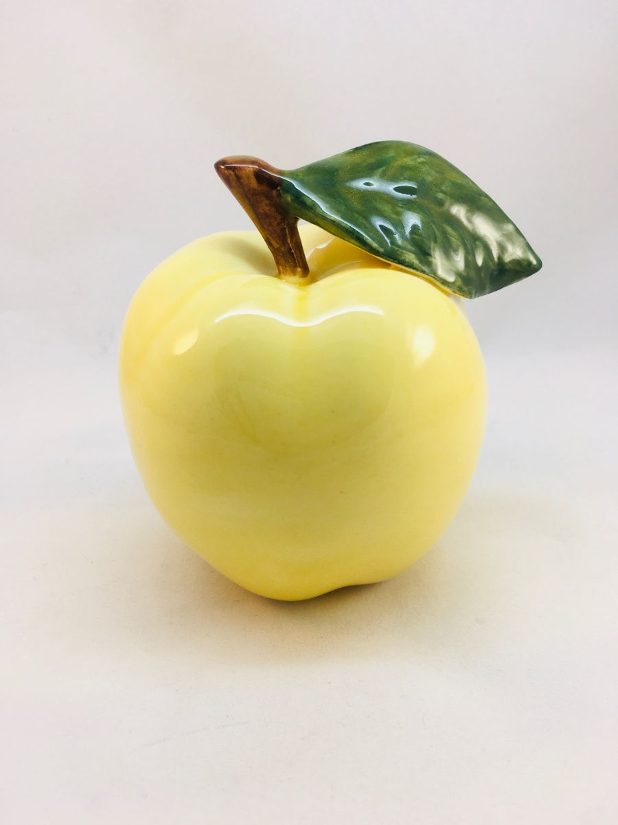 Купить яблоки озон. Керамическое яблоко. Статуэтка «яблоко». Фарфоровое яблоко. Керамическое яблочко.