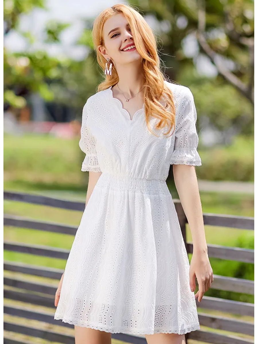 Красивое летнее белое платье