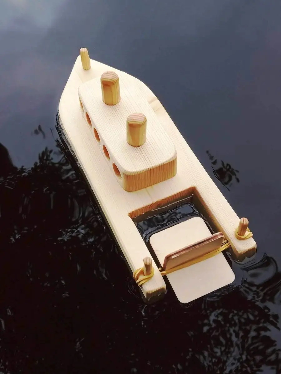 Деревянный кораблик для ванной лодка заводной
