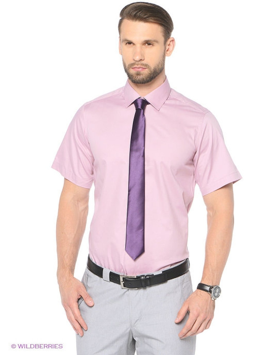 Белая рубашка с розовым галстуком
