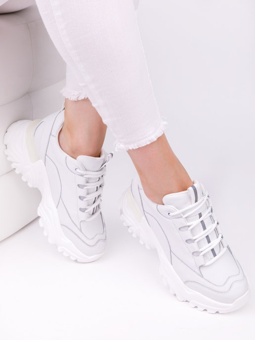 Летние белые кроссовки