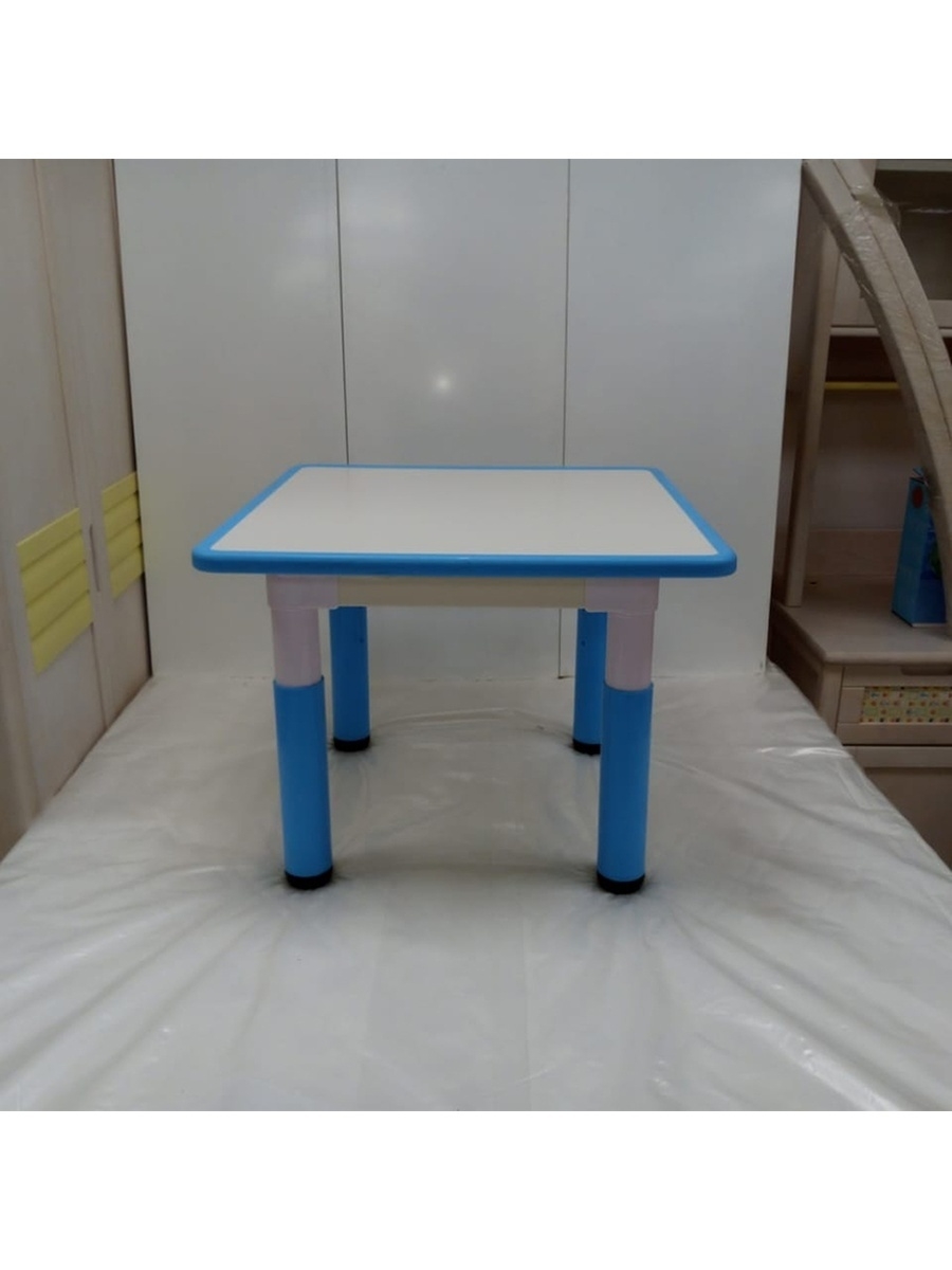 Компактный детский стол
