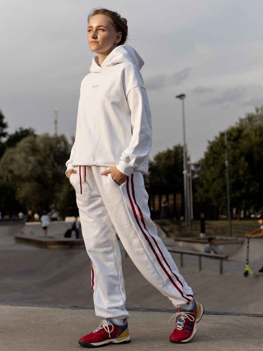 белый костюм оверсайз женский теплый спортивный фото