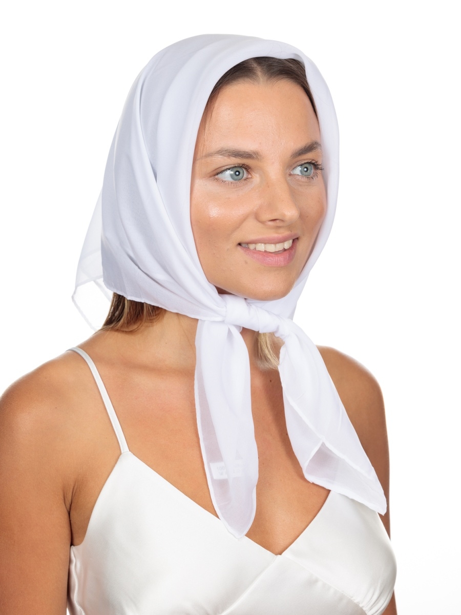 Девушки в белом платке. Платок на голову. Белый платок на голову. Платок женский на голову. Платок на голову для церкви.